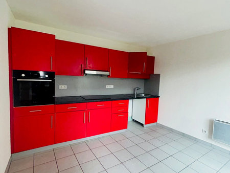 appartement en location 945 eur par mois avec 4 pièces à perri