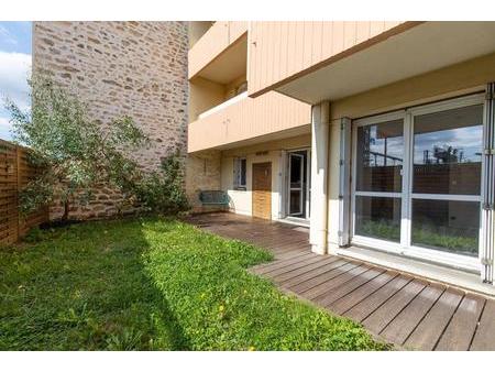 2 minutes de la gare de mantes-la-jolie -appartement avec jardin