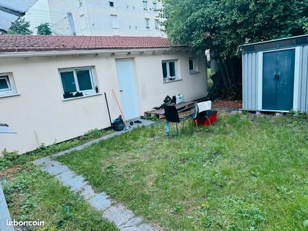 studio avec chambre séparée et jardin et parking