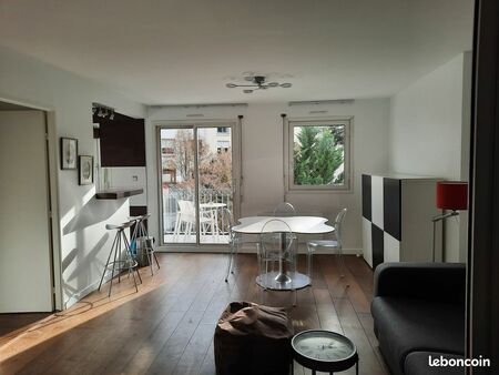 t2 meublé de 47 m² avec balcon et parking