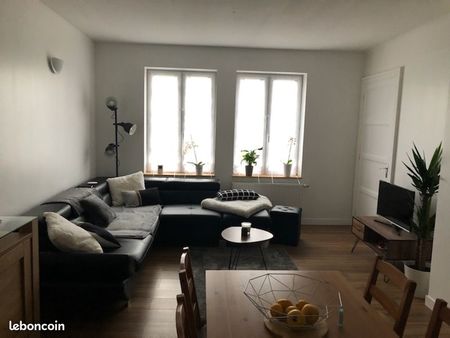 appartement à louer avec place de stationnement et parcelle de jardin sur propriété fermée