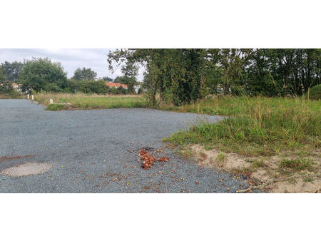 vente terrain  597.00m²  commequiers