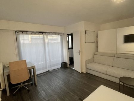 location appartement 1 pièce de 26 m² à montreuil (93100)