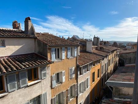 joli t1/2 rue bedarrides centre historique aix pce