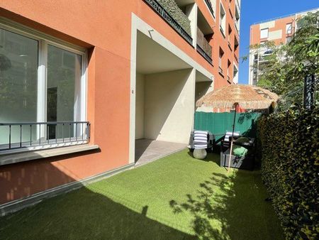 superbe t2 récent avec jardin et terrasse + box