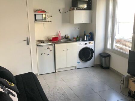 studio avec balcon  parking et kitchenette équipée