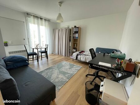 studio 27 m² vieux lille avec balcon et place de parking couverte