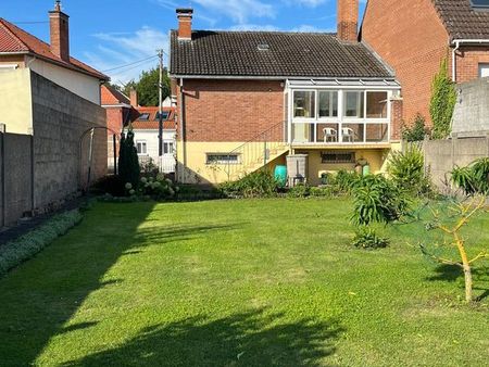 provin-bauvin au cœur du village a rénover avec beau jardin