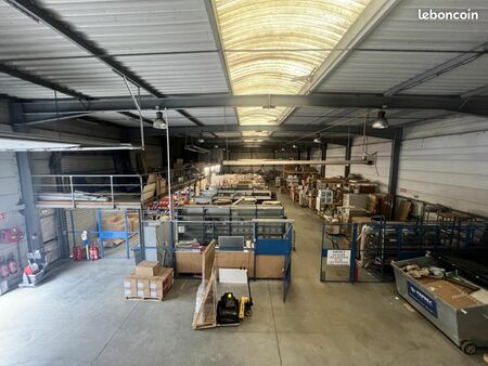 local industriel 1 960 m²