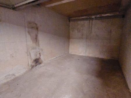 loue garage fermé en sous-sol 14 m². rés le hameau des pins