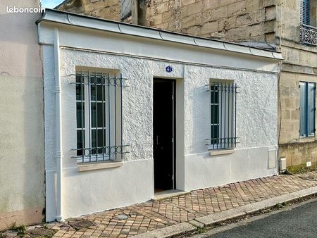 maison avec jardinet et place de parking quartier st genès