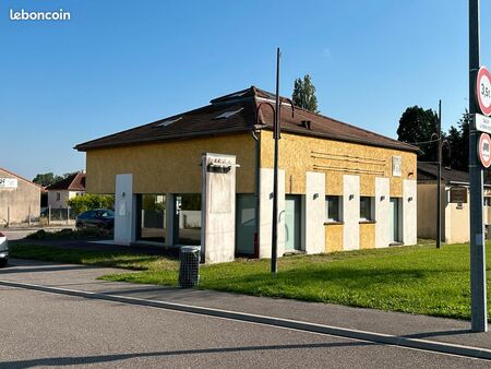 a louer bâtiment velaine 220m2