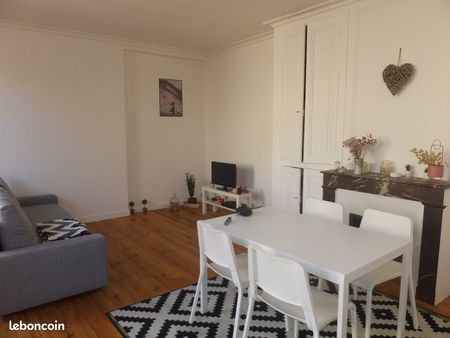 bordeaux st pierre t3 bis 80 m² dans immeuble 18ème siècle. colocation possible