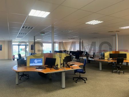 location locaux professionnels 376 m²