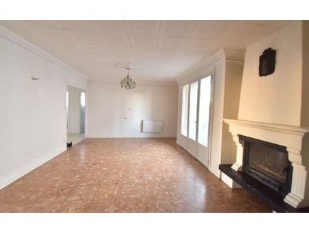 location appartement  m² t-3 à vénissieux  910 €