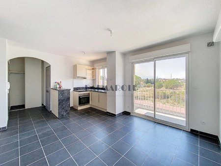 perpignan sud - beau t2 avec balcon et 2 stationnements