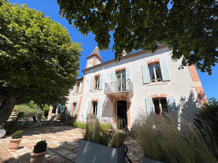 magnifique propriété rare avec vue panoramique sur la vallée du lot.