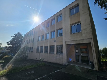 local professionnel - 1 150m² - champagne au mont d or