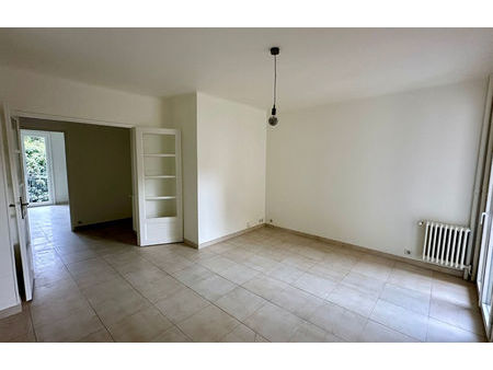 location appartement 3 pièces 68 m² aix-en-provence (13090)