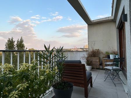 appartement 3/4 pièces de 84 m2 avec terrasse au dernier étage