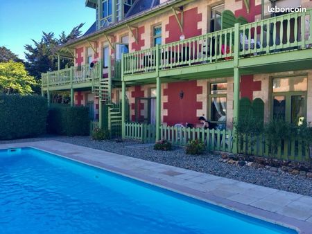 au cœur de la station entre sable et piscine