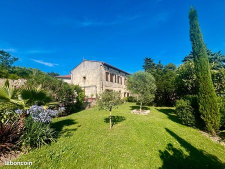 coup de cœur maison à colombages individuelle avec beau jardin