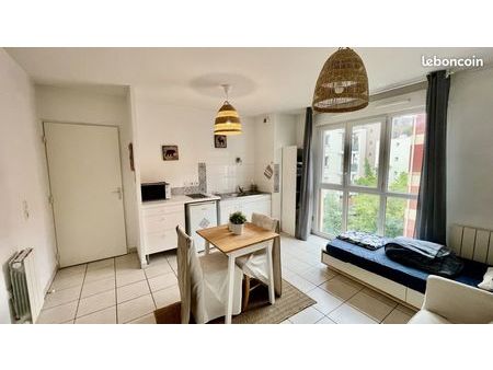 studio 1 pièce 27 m²