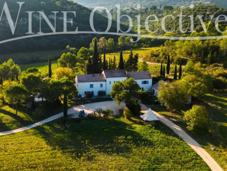 vignoble avec piscine et dépendances montpellier (34)