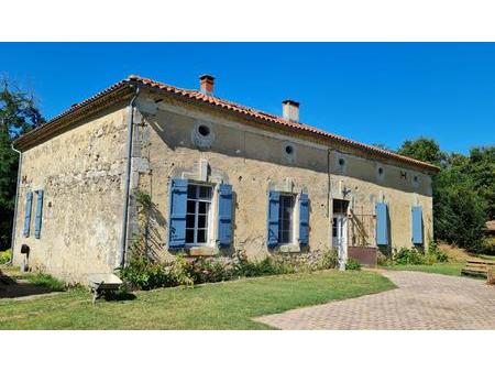 ancien presbytère en pierre avec piscine