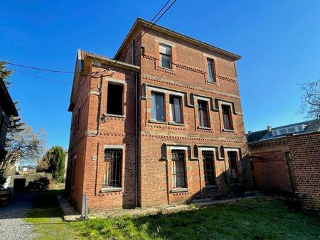 maison de maître en gros oeuvre sur 18 ares 95 ca