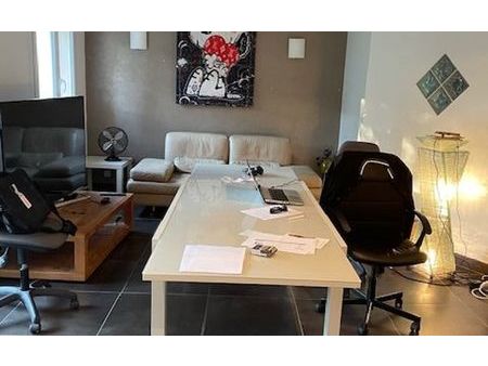 location appartement  84.48 m² t-3 à toulon  1 100 €