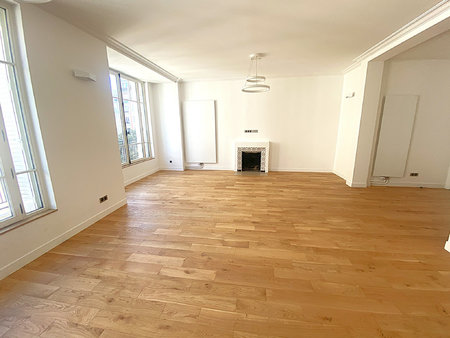 appartement 5 pièces de 107.34m2 au 4éme étage avec ascenseu