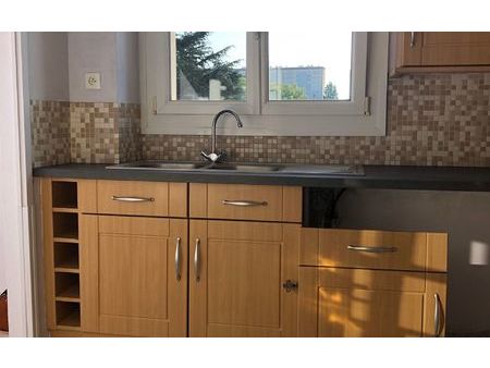 location appartement  m² t-4 à orléans  614 €