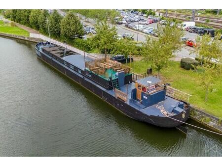 superbe péniche située au centre d' ath