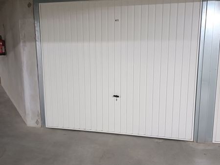 loue garage 22 m2 champagne au mont d or