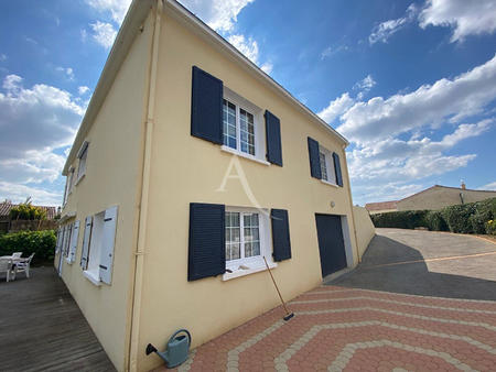 vente maison à saint-michel-en-l'herm (85580) : à vendre / 140m² saint-michel-en-l'herm