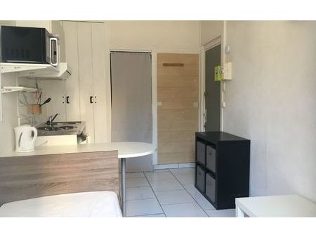 location appartement  14.6 m² t-1 à rochefort  251 €