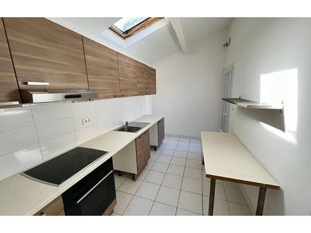 location appartement 2 pièces 42 m² aix-en-provence (13090)