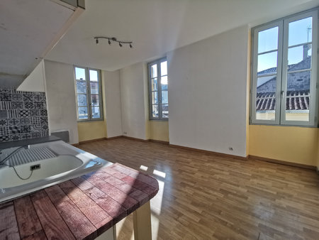 marmande : centre-ville appartement de 38m2 avec petit balco