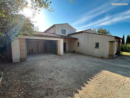 aix nord – les pincchinats : maison d’environ 200m² sur parcelle paysager de 2500m²