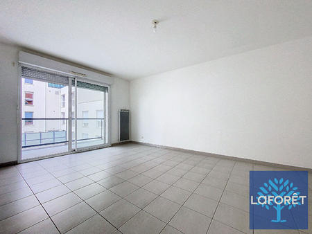 location appartement 3 pièces à la roche-sur-yon centre ville (85000) : à louer 3 pièces /