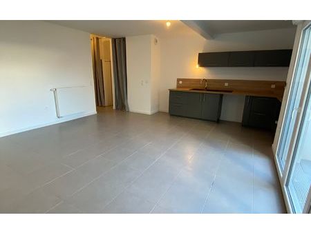 location appartement  m² t-3 à la rochelle  795 €