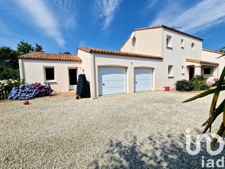 vente maison 9 pièces de 236 m² à mouilleron