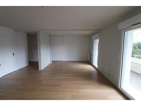 a louer tres bel appartement familial 4 pieces 98 m2 non meuble- balcon 30 m2 - quartier r