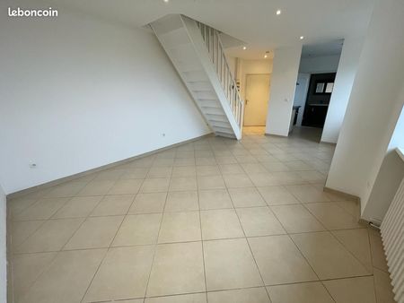 appart. f2 en duplex de 66 m²- cuisine équipée - l'hopital