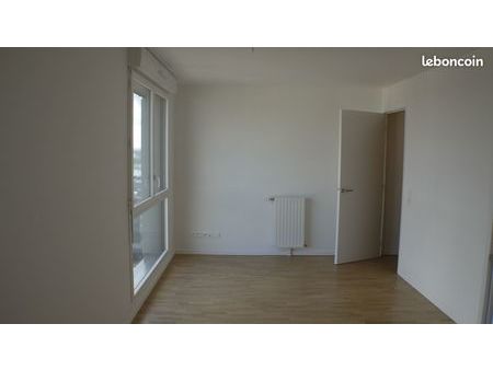 appartement studio massy 14 eme etage belle vue et un parking