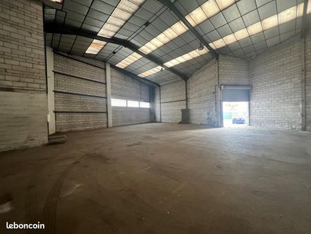 local industriel 660 m²