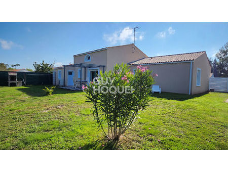 maison récente située dans un écrin de verdure à saint-hilaire-de-riez !