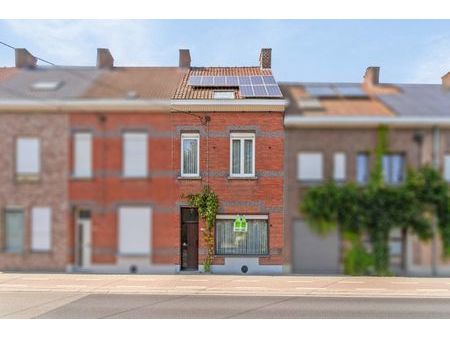 tussenwoning met garage in het centrum van beveren-roeselare