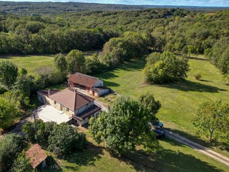 secteur gourdon - maison et dépendance sur 2ha boisés avec vue au calme